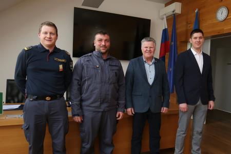 Podpis pogodbe VGV 1 za PGD Dolenja vas 11 Foto Ljubo Vukelič